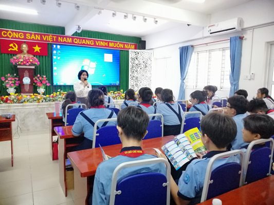 Cô Phạm Thị Hoa – Phó Trưởng Phòng Đào tạo Trường TCN Kỹ thuật Công nghệ Hùng Vương