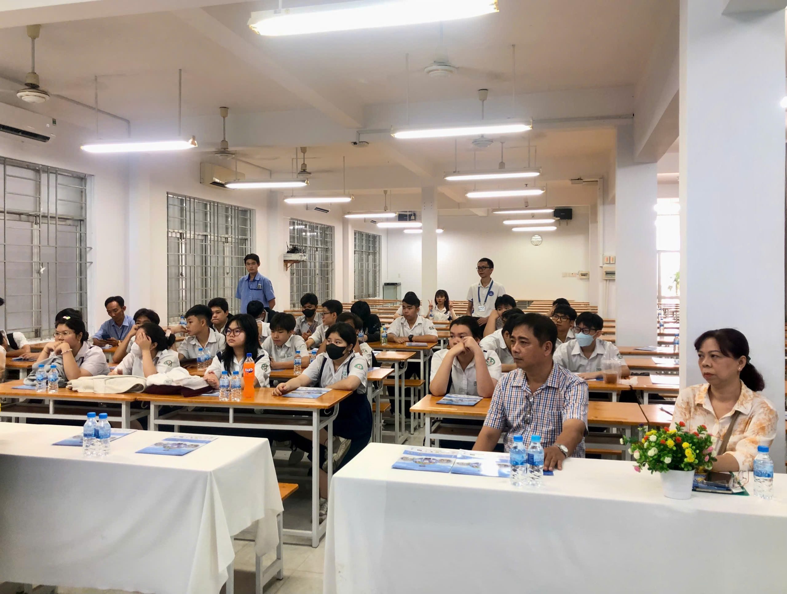 HỘi TrƯỜng