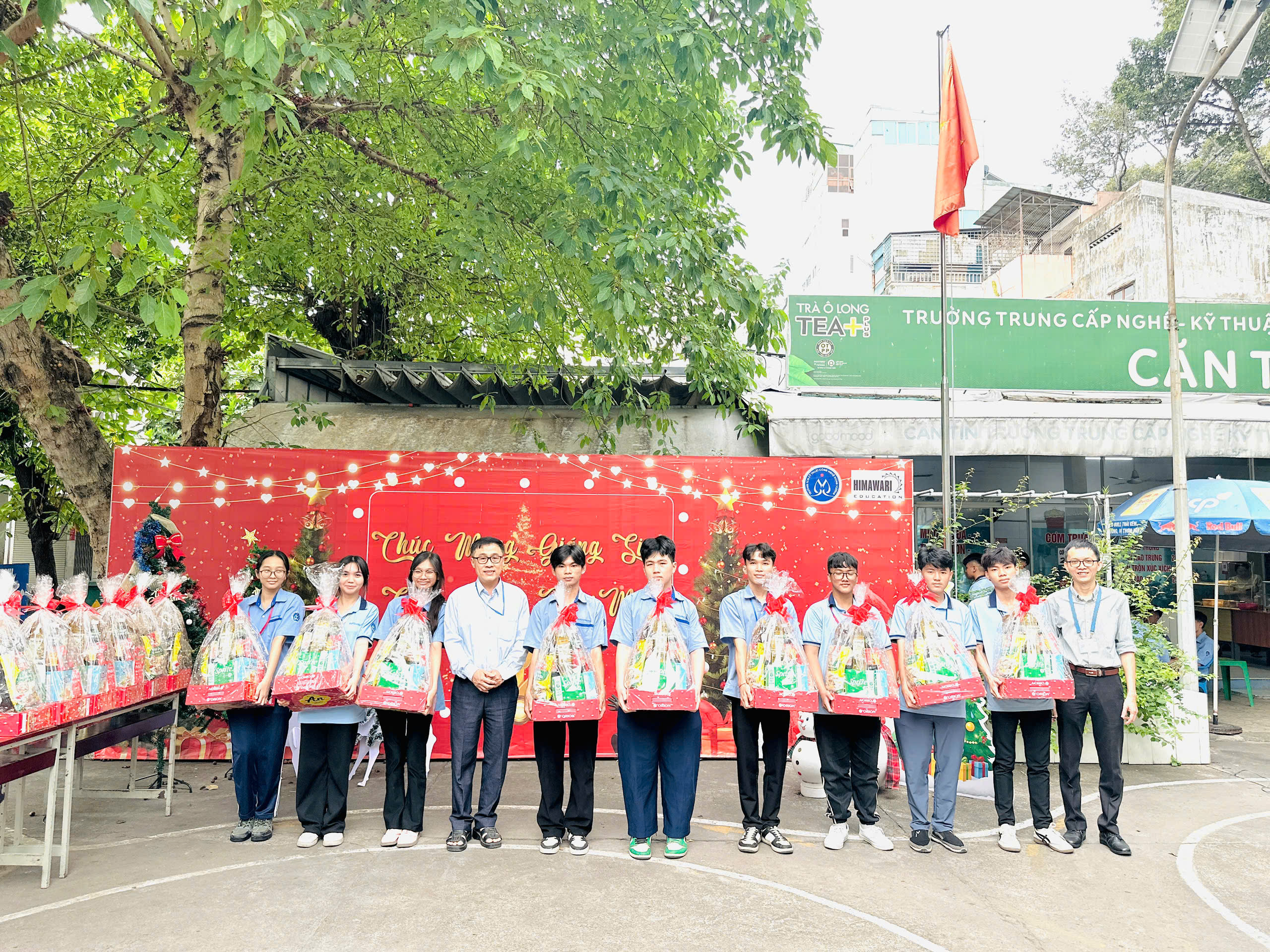 196437258931301271312