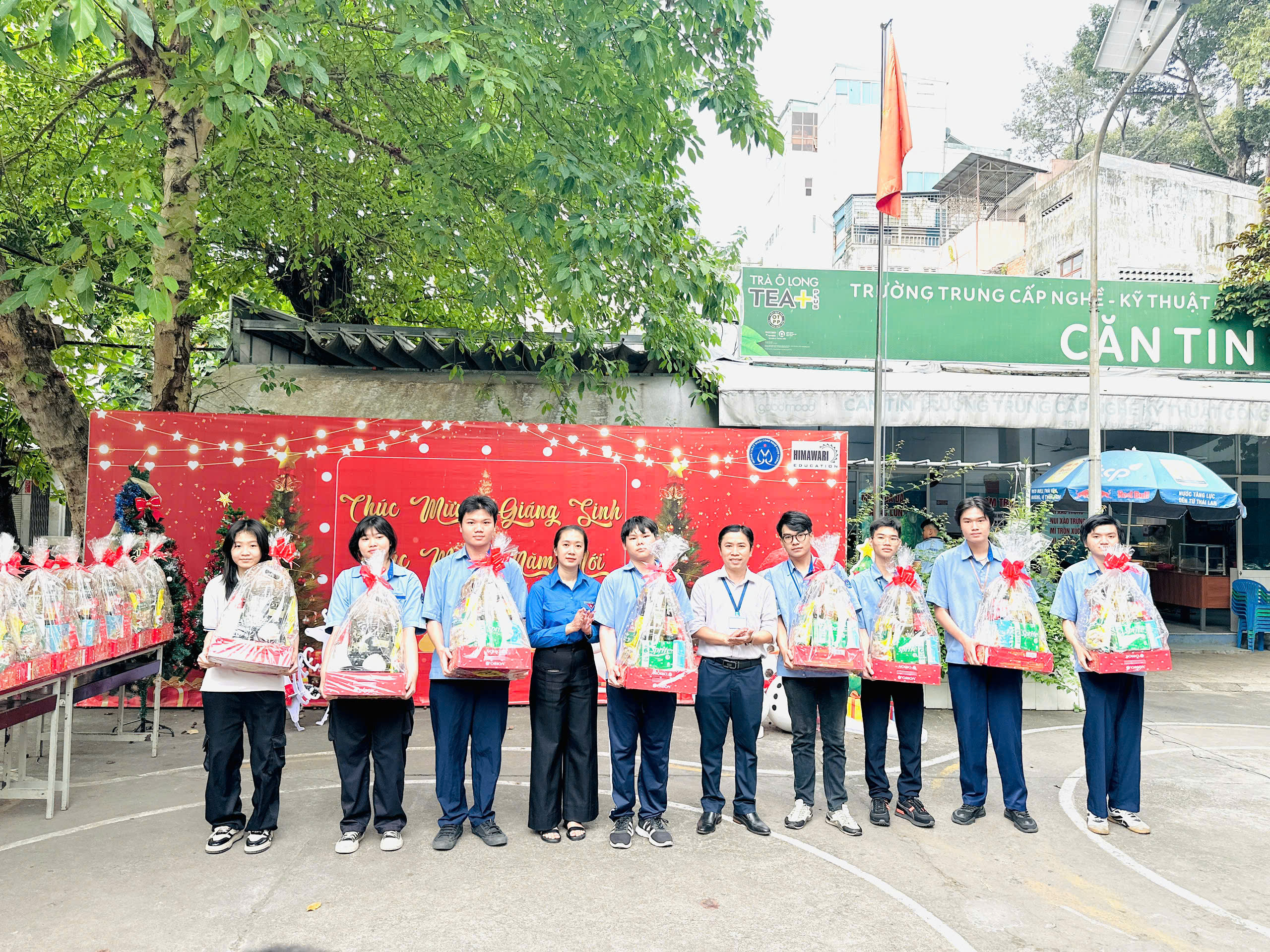 280367392744309888818